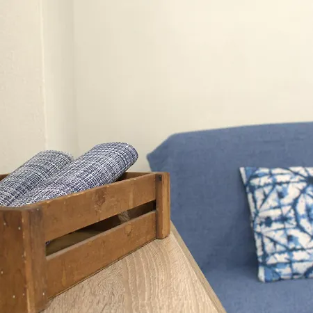 Katie's Blue House فولوس