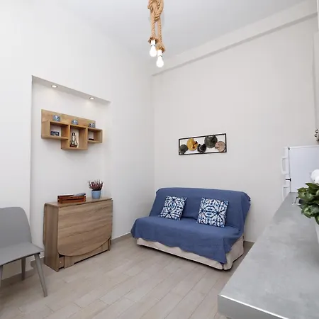 Katie's Blue House Apartment *