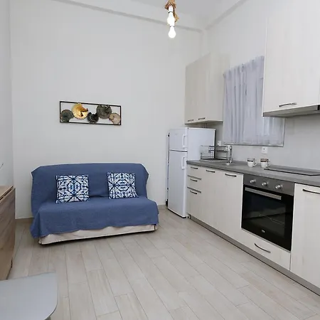 Katie's Blue House فولوس