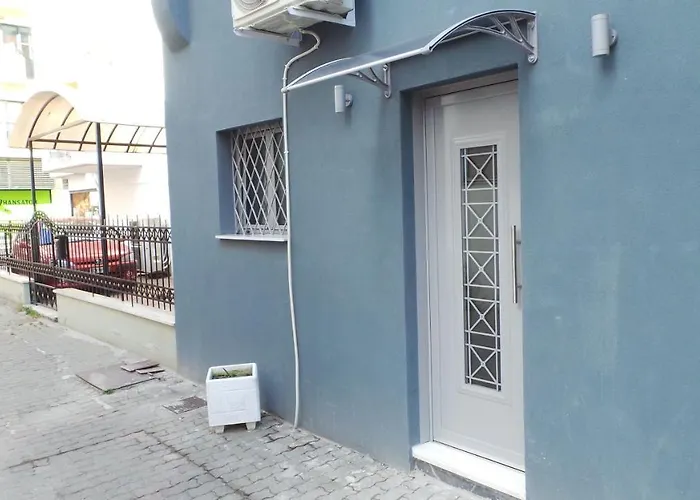 Katie's Blue House Apartment